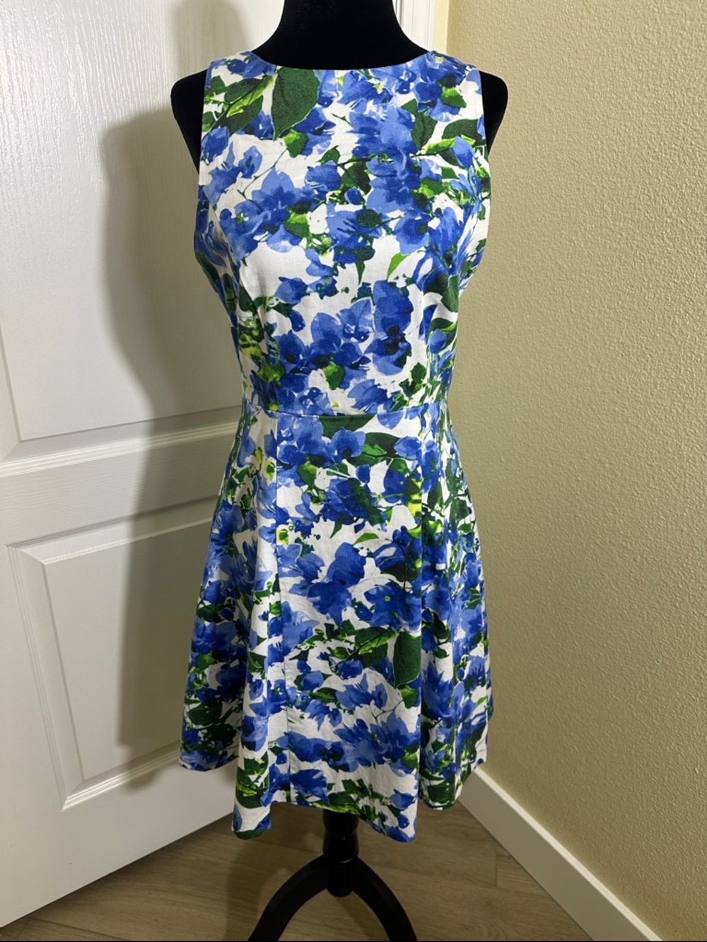 Milly Blue, White & Green Floral Sleeveless Fit-and-Flare Sun Dress. Size 4